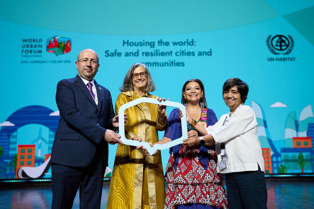 Portada de: La Ciudad de México recibió la estafeta del WUF14 en Bakú, marcando el regreso del Foro Urbano Mundial a América Latina rumbo a 2028.