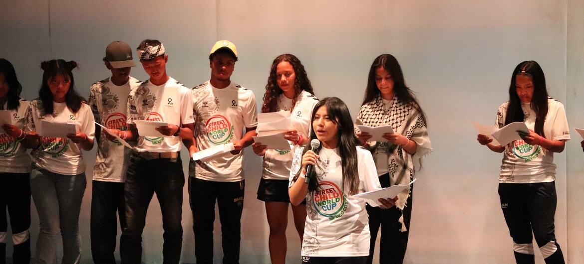 Portada de: Niñas, niños y adolescentes en situación de calle alzan la voz por sus derechos en un torneo internacional de fútbol