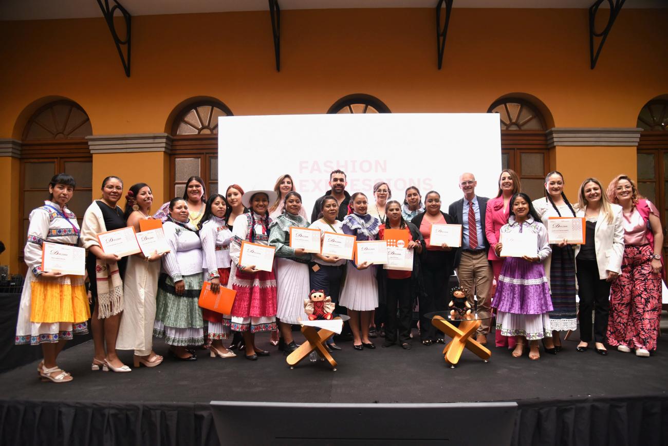 Portada de: UNFPA México y Grupo Prada celebran la graduación de su segunda cohorte del programa de capacitación en moda y derechos reproductivos de las mujeres en México